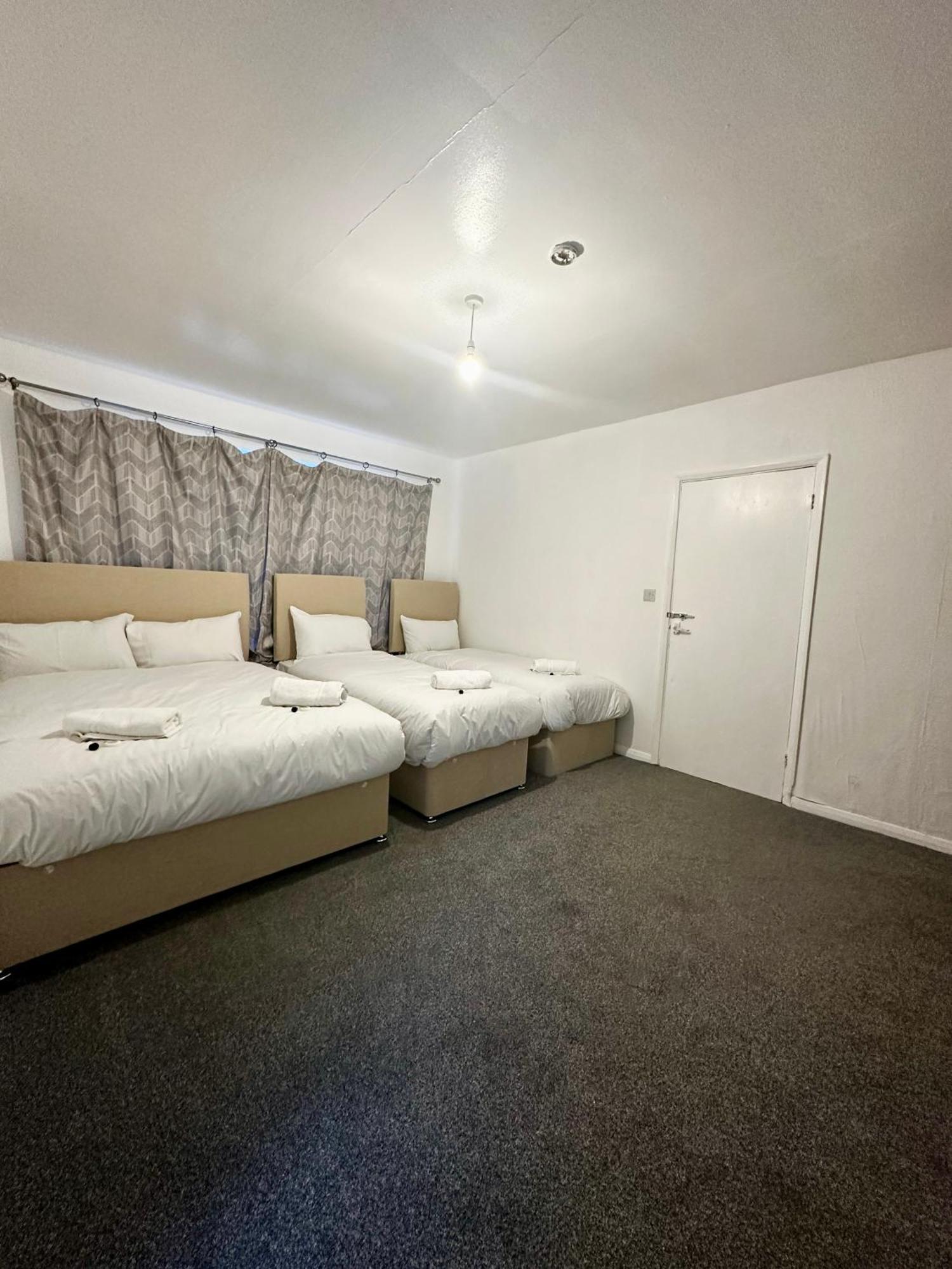Gatwick Birchwood Lodge With Holiday Parking Horley Dış mekan fotoğraf